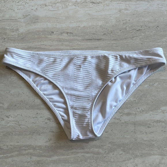 Woman’s Shade & Shore bikini - Picture 2 of 4